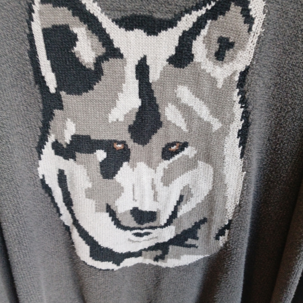 Gray Windriver Knit Sweater with Wolf Design - Picture 3 of 10